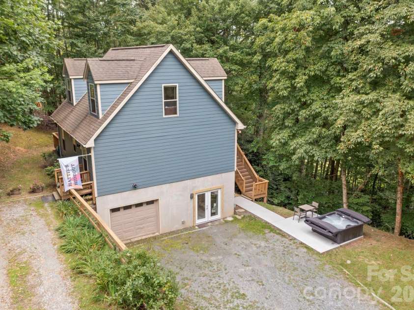 132 Heather Lane, Banner Elk, NC 28604.  MLS# CAR4356600, YatesRealty ID 8695. 