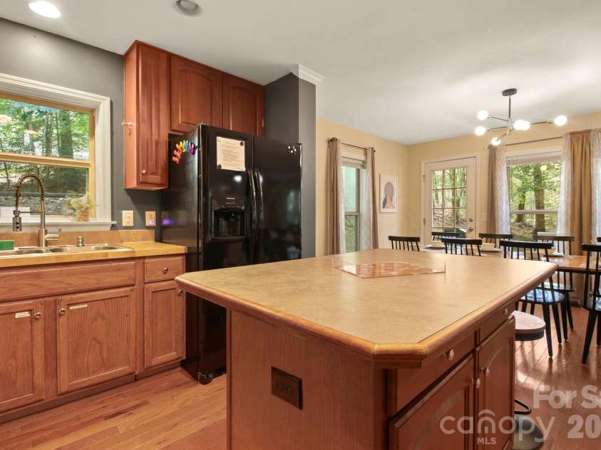 132 Heather Lane, Banner Elk, NC 28604.  MLS# CAR4356600, YatesRealty ID 8695. 