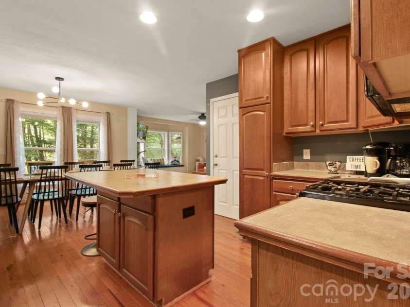 132 Heather Lane, Banner Elk, NC 28604.  MLS# CAR4356600, YatesRealty ID 8695. 
