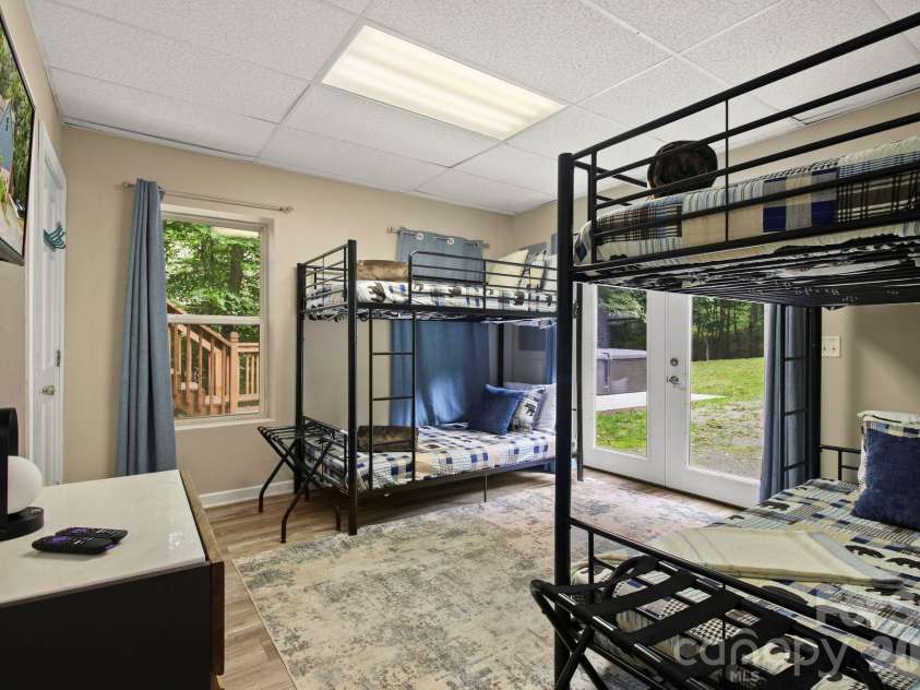 132 Heather Lane, Banner Elk, NC 28604.  MLS# CAR4356600, YatesRealty ID 8695. 