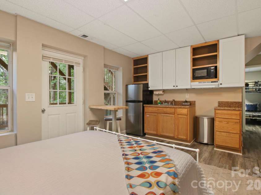 132 Heather Lane, Banner Elk, NC 28604.  MLS# CAR4356600, YatesRealty ID 8695. 