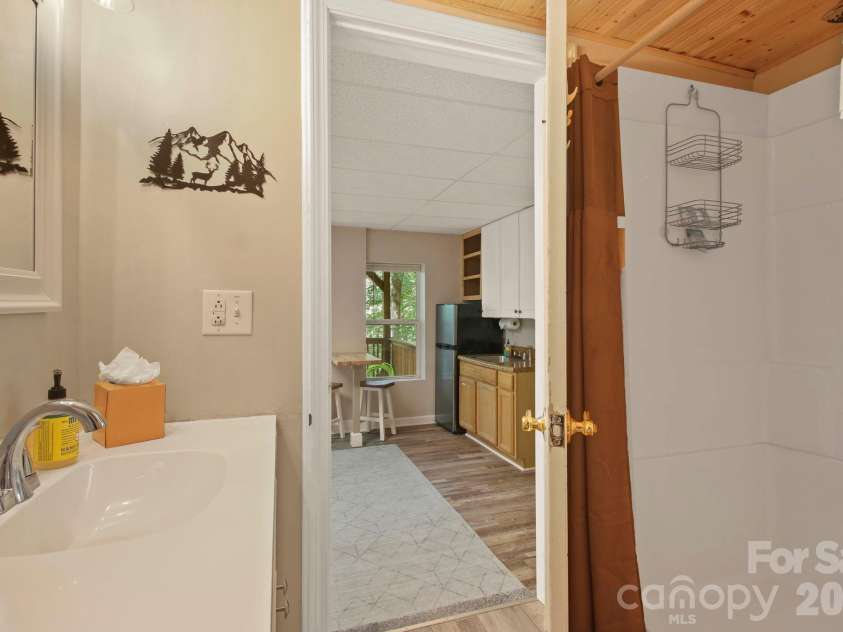 132 Heather Lane, Banner Elk, NC 28604.  MLS# CAR4356600, YatesRealty ID 8695. 