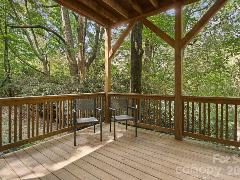 132 Heather Lane, Banner Elk, NC 28604.  MLS# CAR4356600, YatesRealty ID 8695. 