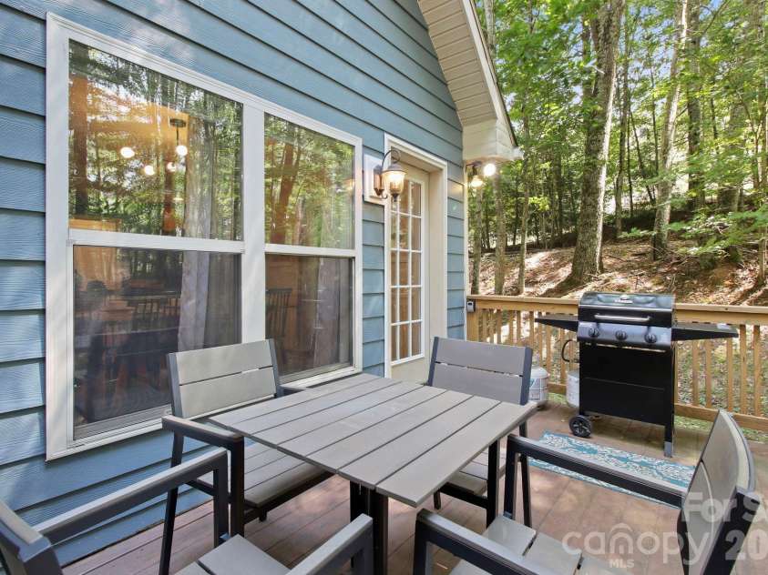 132 Heather Lane, Banner Elk, NC 28604.  MLS# CAR4356600, YatesRealty ID 8695. 