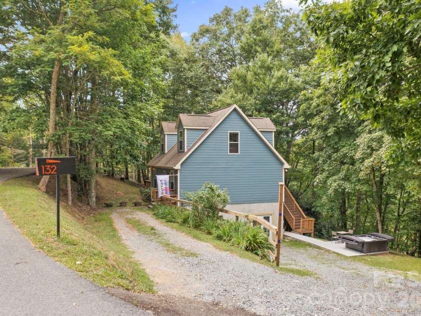 132 Heather Lane, Banner Elk, NC 28604.  MLS# CAR4356600, YatesRealty ID 8695. 