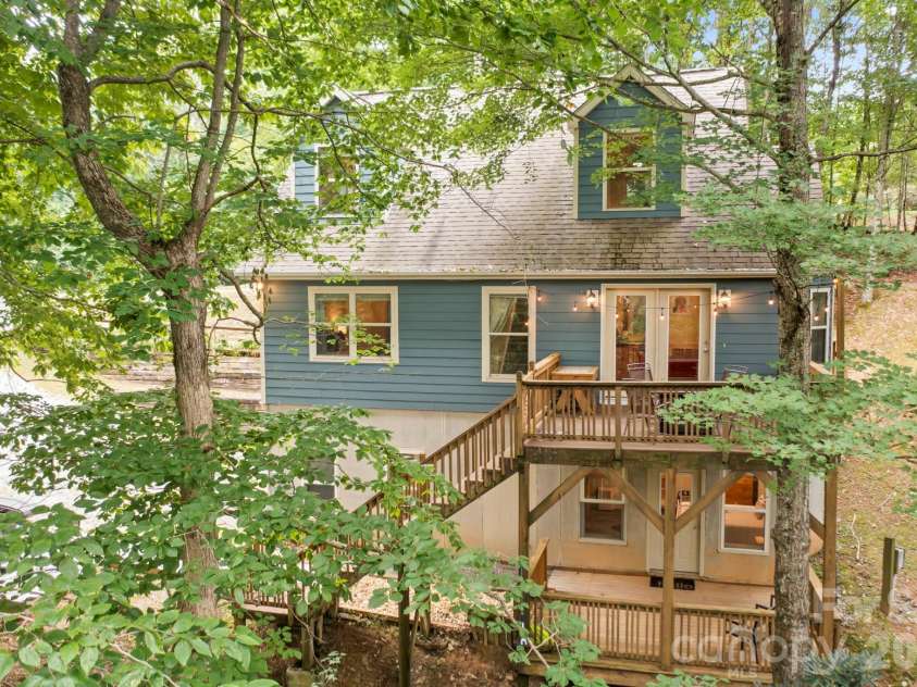 132 Heather Lane, Banner Elk, NC 28604.  MLS# CAR4356600, YatesRealty ID 8695. 