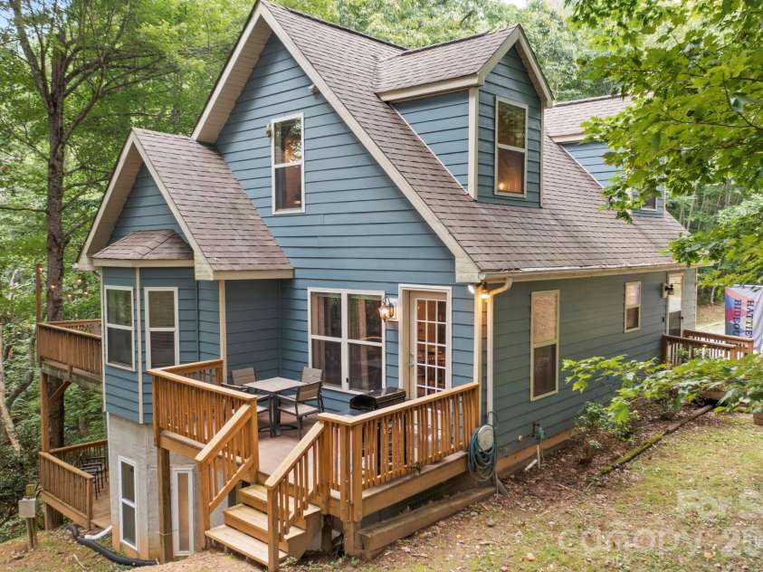 132 Heather Lane, Banner Elk, NC 28604.  MLS# CAR4356600, YatesRealty ID 8695. 