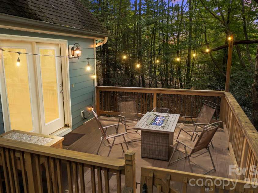 132 Heather Lane, Banner Elk, NC 28604.  MLS# CAR4356600, YatesRealty ID 8695. 