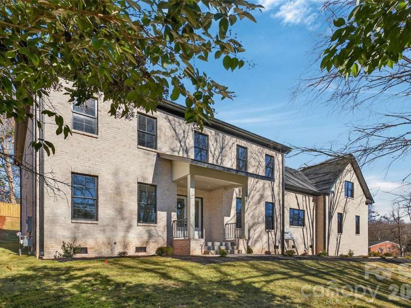 6811 Burlwood Road, Charlotte, NC 28211.  MLS# CAR4308472, YatesRealty ID 8696. 