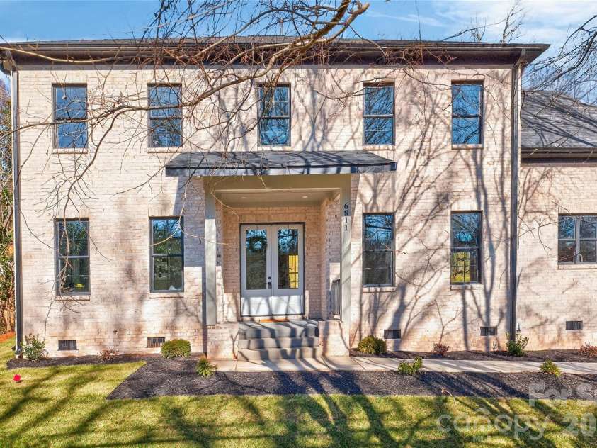 6811 Burlwood Road, Charlotte, NC 28211.  MLS# CAR4308472, YatesRealty ID 8696. 