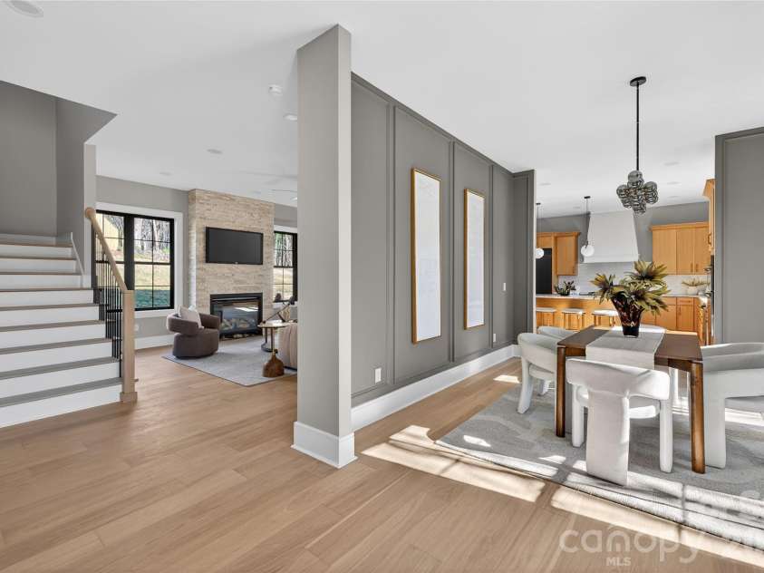 6811 Burlwood Road, Charlotte, NC 28211.  MLS# CAR4308472, YatesRealty ID 8696. 