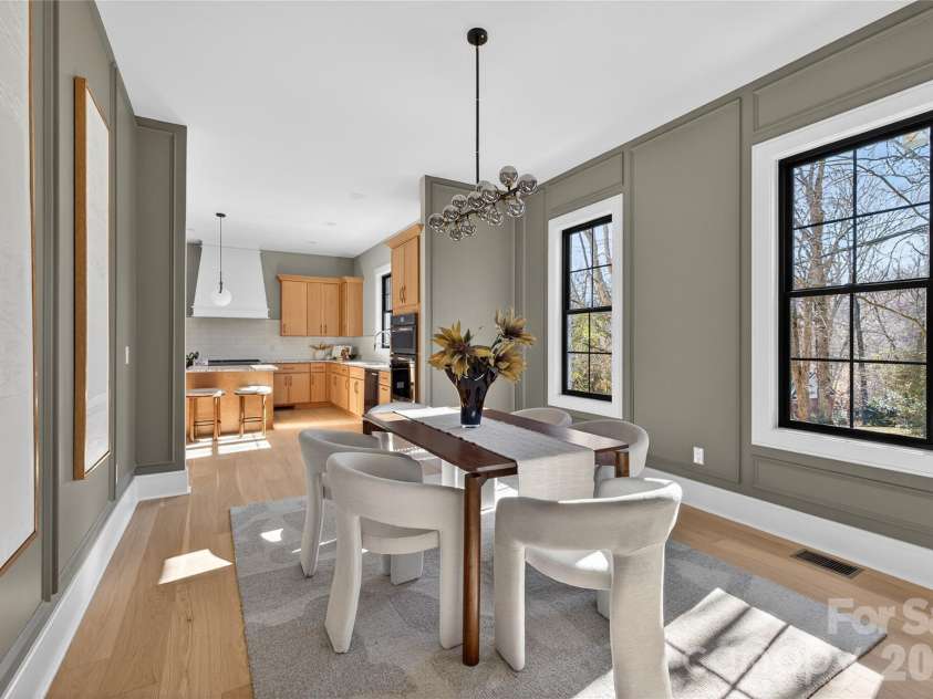 6811 Burlwood Road, Charlotte, NC 28211.  MLS# CAR4308472, YatesRealty ID 8696. 