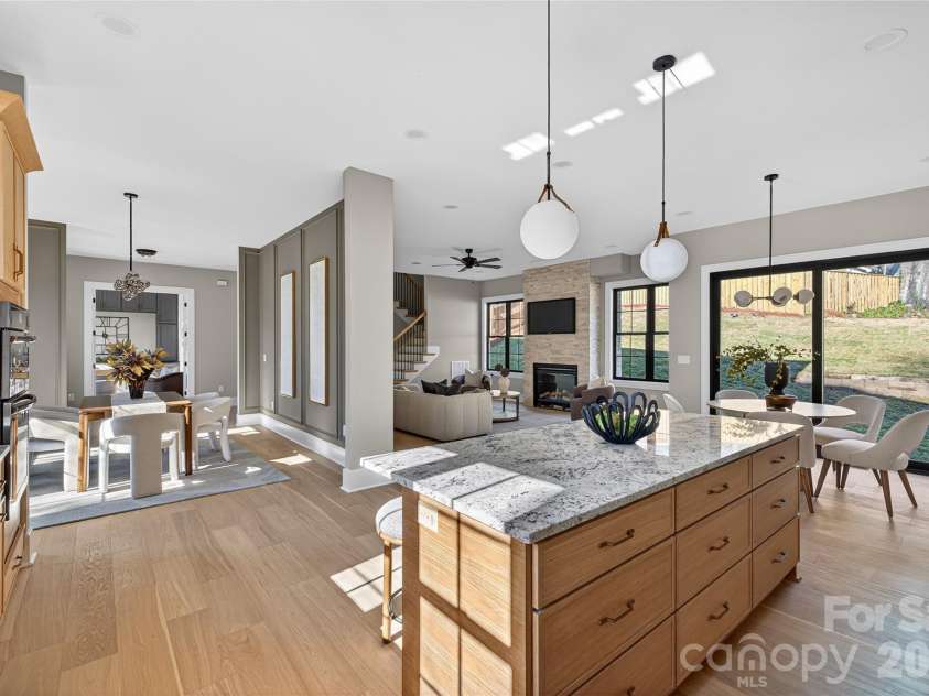 6811 Burlwood Road, Charlotte, NC 28211.  MLS# CAR4308472, YatesRealty ID 8696. 