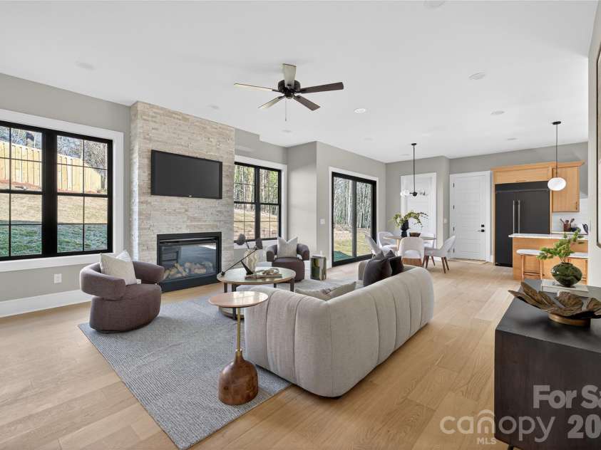 6811 Burlwood Road, Charlotte, NC 28211.  MLS# CAR4308472, YatesRealty ID 8696. 