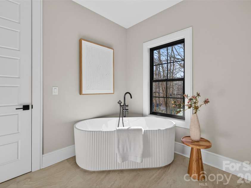 6811 Burlwood Road, Charlotte, NC 28211.  MLS# CAR4308472, YatesRealty ID 8696. 