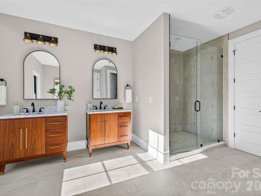 6811 Burlwood Road, Charlotte, NC 28211.  MLS# CAR4308472, YatesRealty ID 8696. 