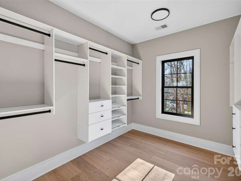 6811 Burlwood Road, Charlotte, NC 28211.  MLS# CAR4308472, YatesRealty ID 8696. 
