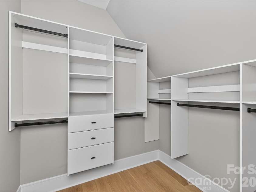 6811 Burlwood Road, Charlotte, NC 28211.  MLS# CAR4308472, YatesRealty ID 8696. 