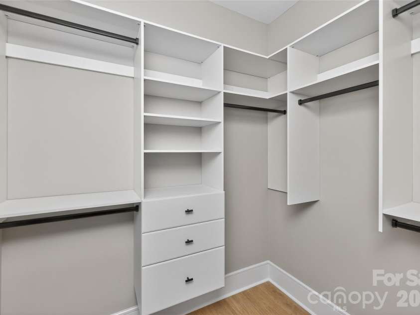 6811 Burlwood Road, Charlotte, NC 28211.  MLS# CAR4308472, YatesRealty ID 8696. 