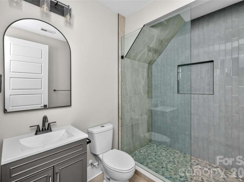 6811 Burlwood Road, Charlotte, NC 28211.  MLS# CAR4308472, YatesRealty ID 8696. 
