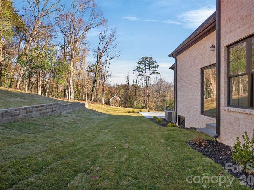 6811 Burlwood Road, Charlotte, NC 28211.  MLS# CAR4308472, YatesRealty ID 8696. 