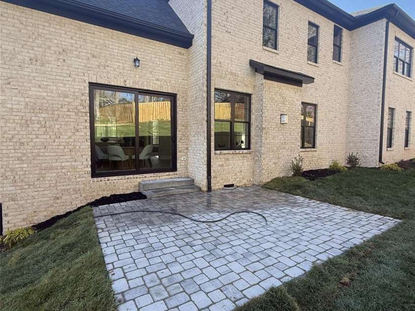 6811 Burlwood Road, Charlotte, NC 28211.  MLS# CAR4308472, YatesRealty ID 8696. 