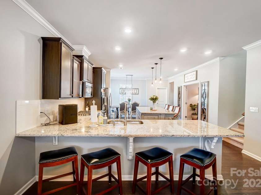 7035 Walnut Branch Lane, Charlotte, NC 28277.  MLS# CAR4225984, YatesRealty ID 8696. Breakfast bar
