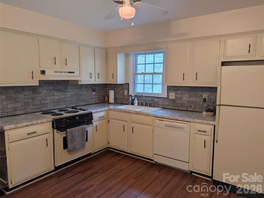 13547 Idlefield Lane, Matthews, NC 28105.  MLS# CAR4360236, YatesRealty ID 8697. 