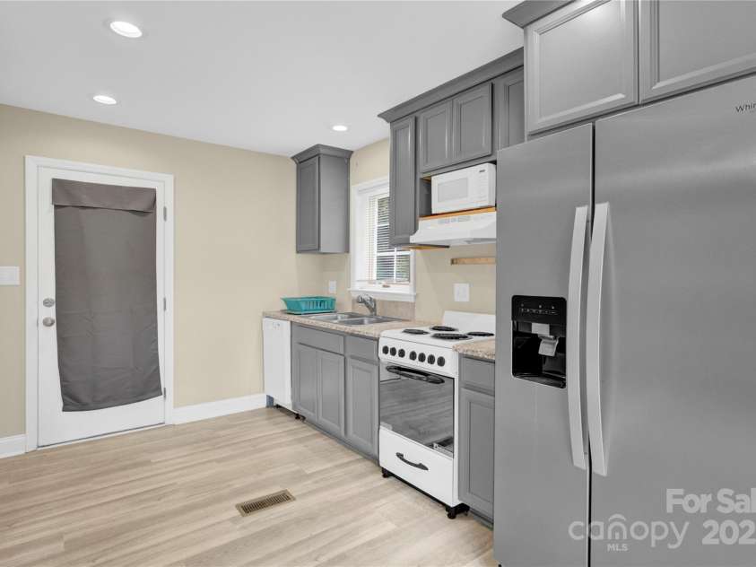 920 Oakridge Farm Highway, Mooresville, NC 28115.  MLS# CAR4228982, YatesRealty ID 8698. 