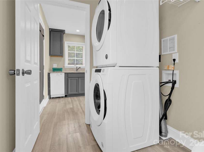 920 Oakridge Farm Highway, Mooresville, NC 28115.  MLS# CAR4228982, YatesRealty ID 8698. 