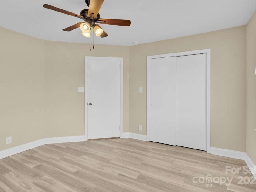 920 Oakridge Farm Highway, Mooresville, NC 28115.  MLS# CAR4228982, YatesRealty ID 8698. 