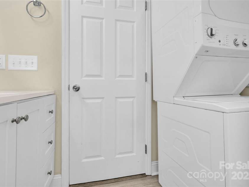 920 Oakridge Farm Highway, Mooresville, NC 28115.  MLS# CAR4228982, YatesRealty ID 8698. Second Laundry
