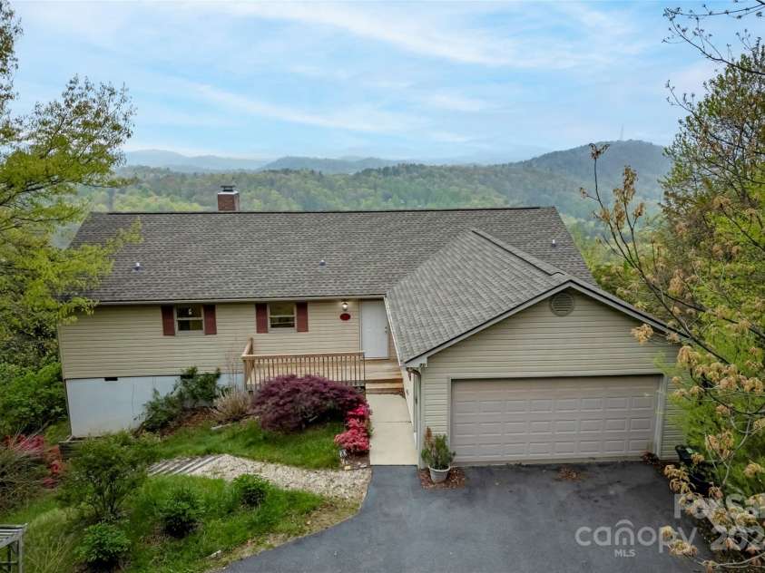 70 Moor Lane, Brevard, NC 28712.  MLS# CAR4134812, YatesRealty ID 87. 