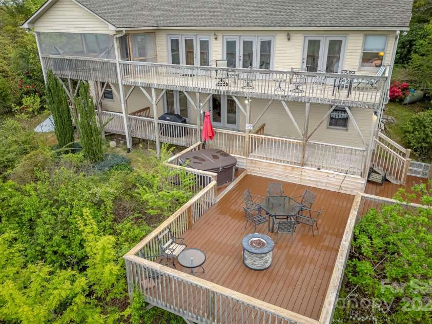 70 Moor Lane, Brevard, NC 28712.  MLS# CAR4134812, YatesRealty ID 87. Perfect for enjoying and entertaining