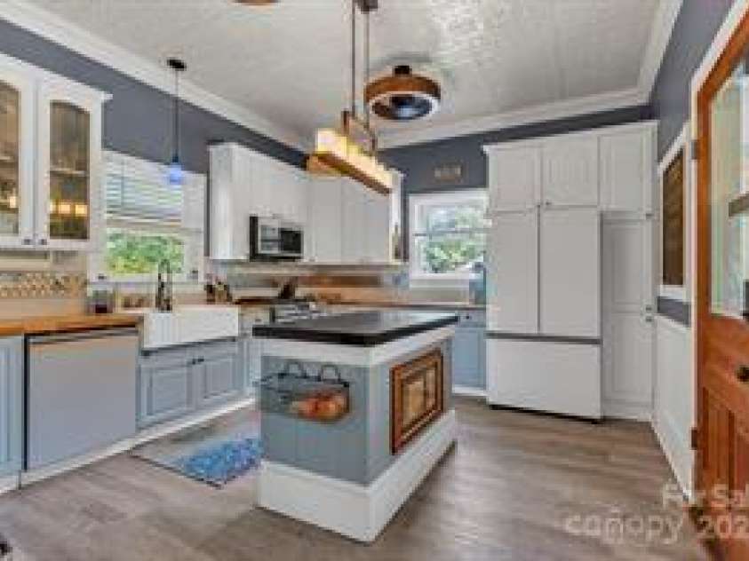 206 Brook Street, Wilkesboro, NC 28697.  MLS# CAR4325196, YatesRealty ID 870. 