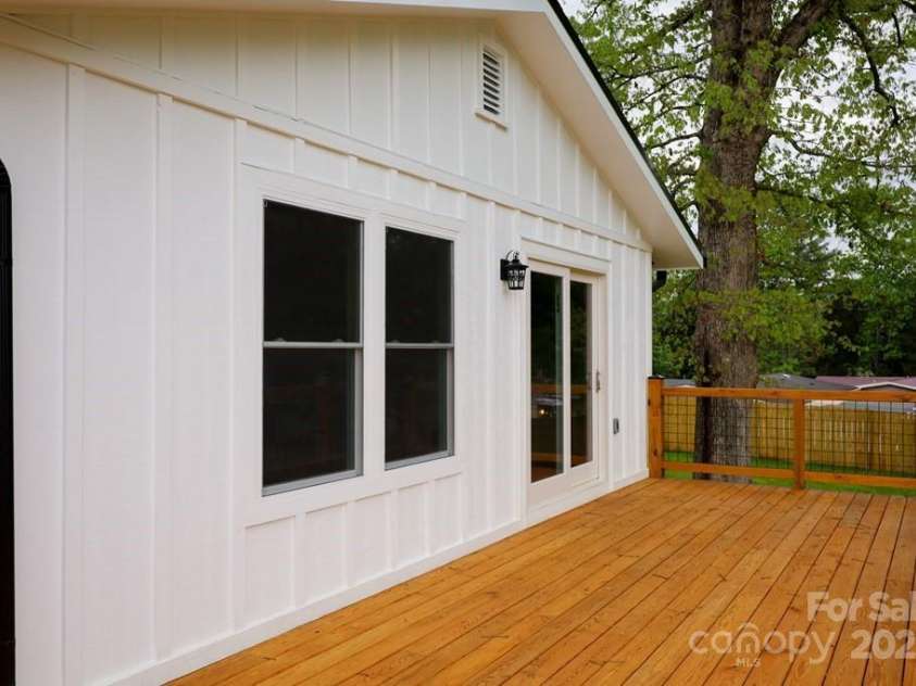 94 BREEZY KNOB Road, Franklin, NC 28734.  MLS# CAR4221997, YatesRealty ID 870. 