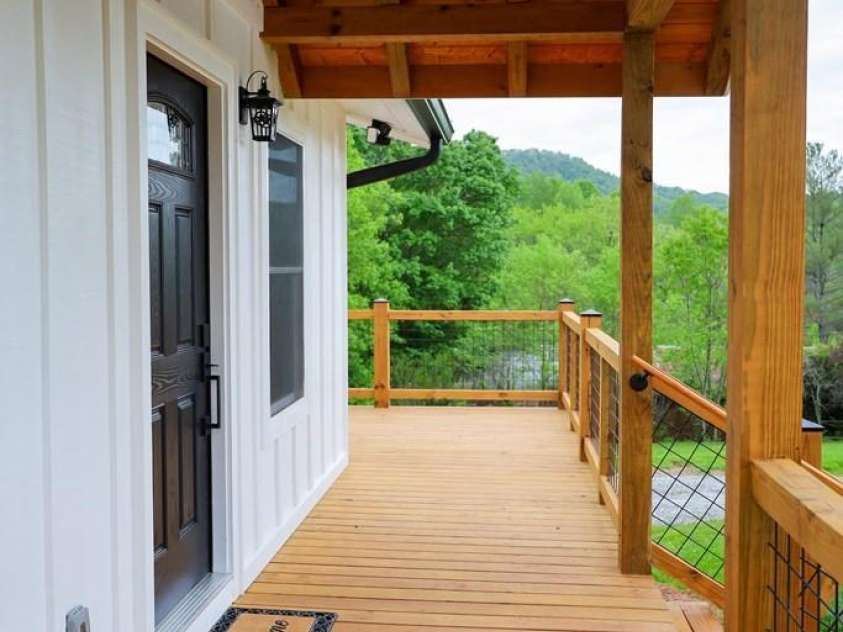 94 BREEZY KNOB Road, Franklin, NC 28734.  MLS# CAR4221997, YatesRealty ID 870. 