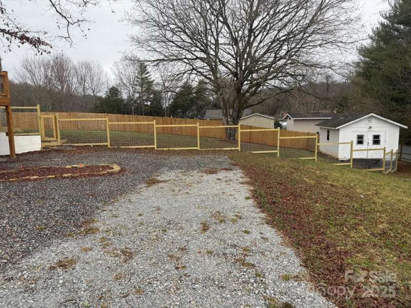 94 BREEZY KNOB Road, Franklin, NC 28734.  MLS# CAR4221997, YatesRealty ID 870. 