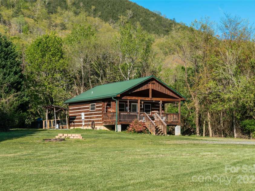 34 & 76 Lodge Cabin Lane, Hot Springs, NC 28743.  MLS# CAR4249123, YatesRealty ID 8701. 
