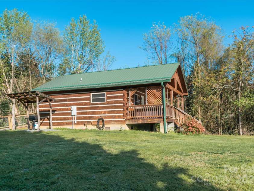 34 & 76 Lodge Cabin Lane, Hot Springs, NC 28743.  MLS# CAR4249123, YatesRealty ID 8701. 