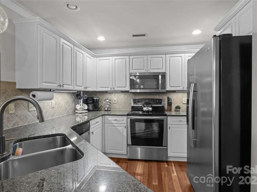1033 Southwest Drive, Davidson, NC 28036.  MLS# CAR4246184, YatesRealty ID 8702. 