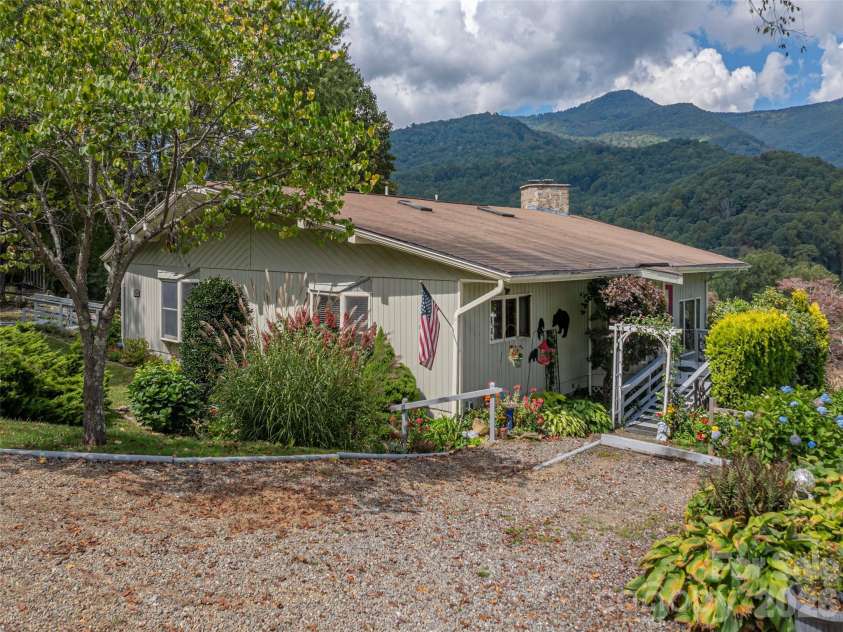 234 Sams Trail, Waynesville, NC 28786.  MLS# CAR4305408, YatesRealty ID 8702. 