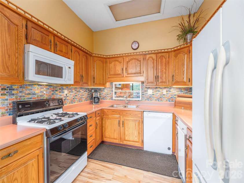 234 Sams Trail, Waynesville, NC 28786.  MLS# CAR4305408, YatesRealty ID 8702. 
