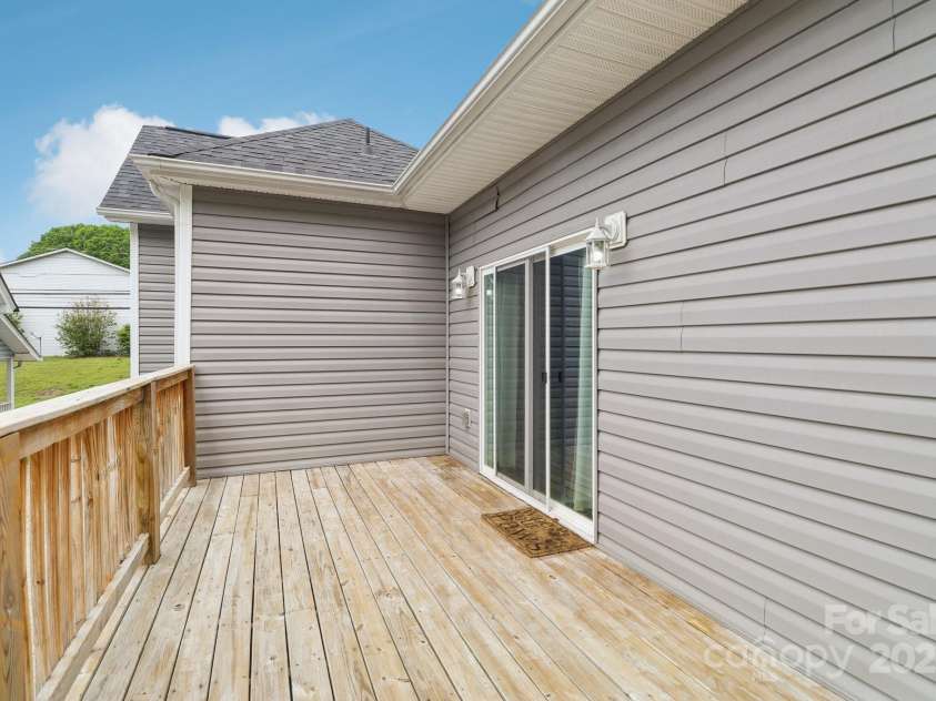 113 Mcgill Avenue, Concord, NC 28025.  MLS# CAR4247749, YatesRealty ID 8703. 