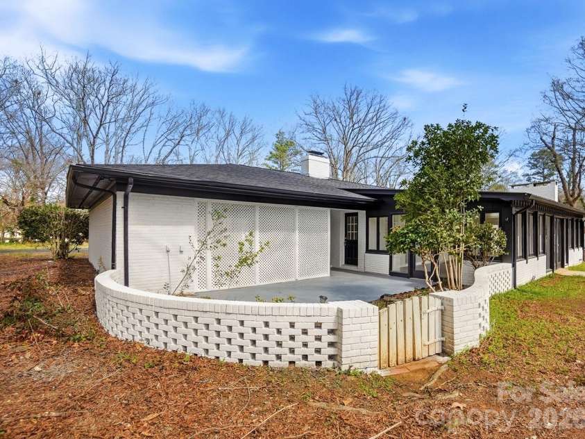 125 Forest Hills Drive, Monroe, NC 28112.  MLS# CAR4355616, YatesRealty ID 8704. Stunning Backyard Patio