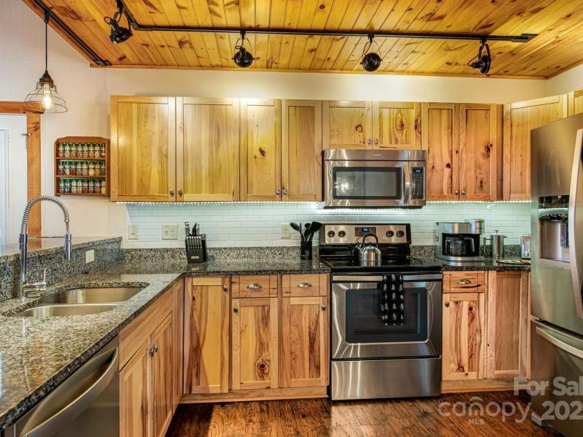 61 Calm Creek Road, Waynesville, NC 28785.  MLS# CAR4213284, YatesRealty ID 8705. Amazing kitchen