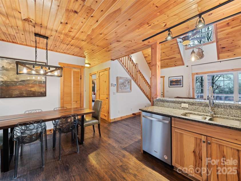 61 Calm Creek Road, Waynesville, NC 28785.  MLS# CAR4213284, YatesRealty ID 8705. Nice dining area