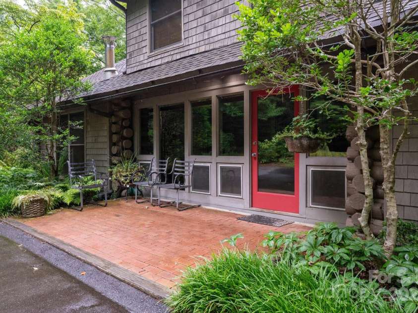 552 Avery Creek, Arden, NC 28704.  MLS# CAR4162380, YatesRealty ID 8706. Brick Patio Entry