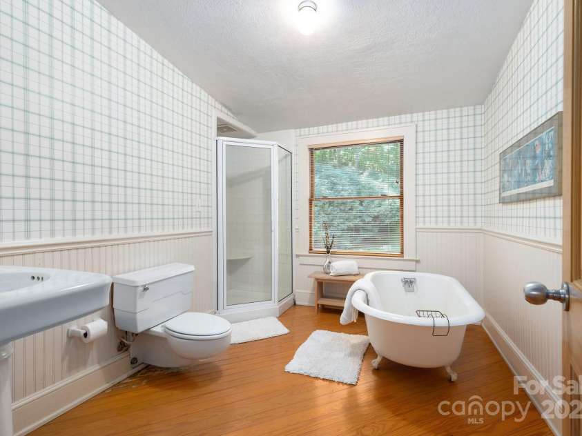 552 Avery Creek, Arden, NC 28704.  MLS# CAR4162380, YatesRealty ID 8706. Claw-Foot Tub and Walk-In Shower