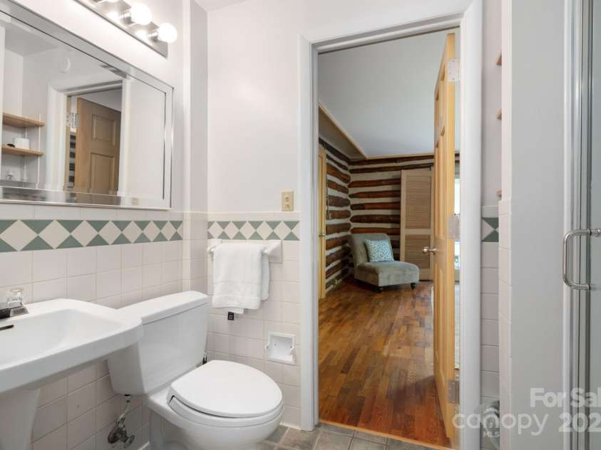 552 Avery Creek, Arden, NC 28704.  MLS# CAR4162380, YatesRealty ID 8706. Main Level Bathroom